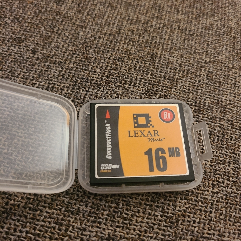 Lexar 16MB CompactFlash Card - Picture 2 of 4